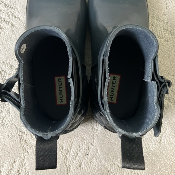 Hunter Refined High Gloss Quilt Chelsea Waterproof Rain Boot in Dark Slate - Picture 6 of 8